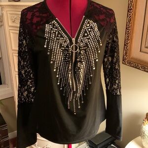 Nora Cora v neck top with 3/4 zipper front detail.